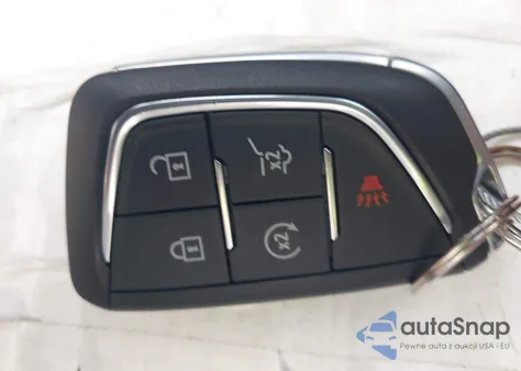 2025 Cadillac Optiq Luxury 2 Awd z USA, uszkodzony, nr VIN 3GYK3DMR2SS263371